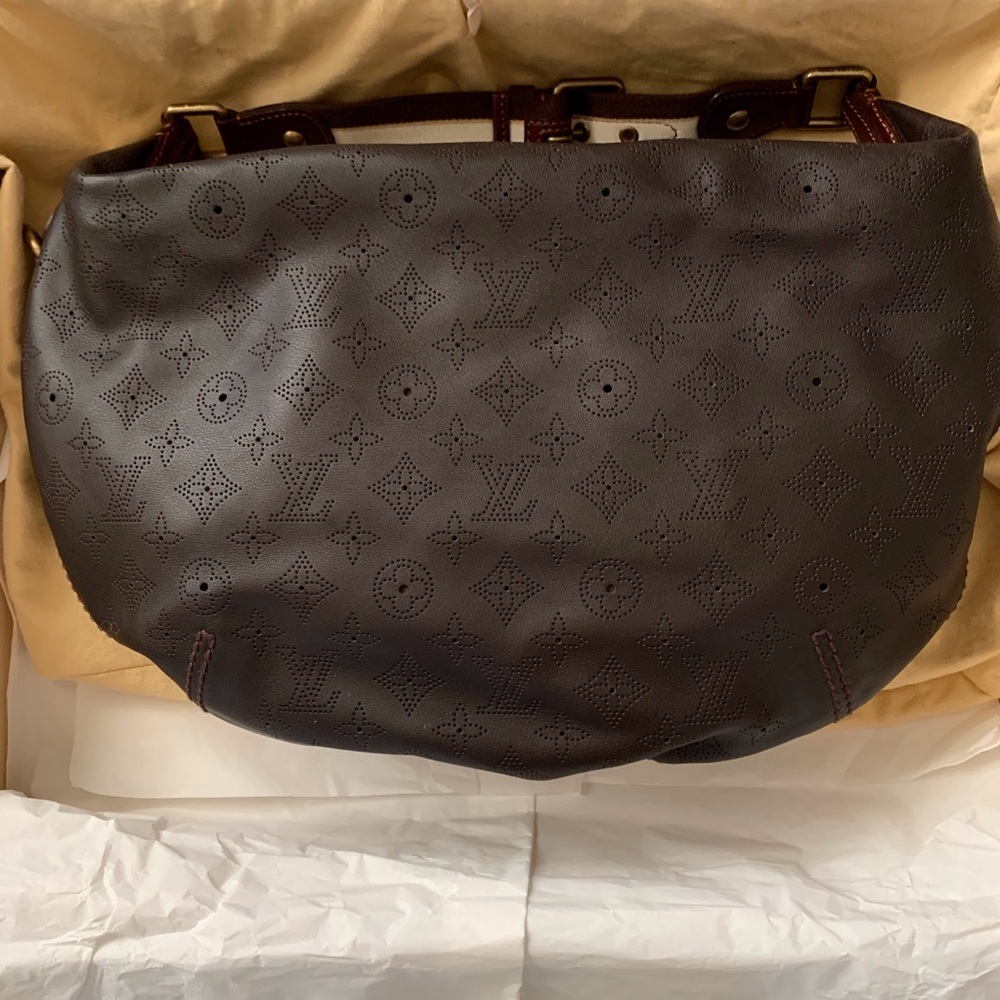 SOLD❗️LOUIS VUITTON Mahina Leather Onatah GM Bag - Picture 2 of 8